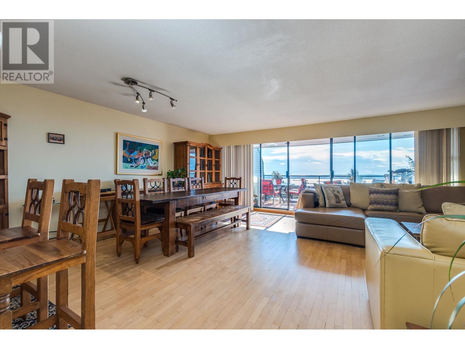 21 2235 Folkestone Way, West Vancouver, British Columbia  V7S 2Y6 - Photo 1 - R2854104