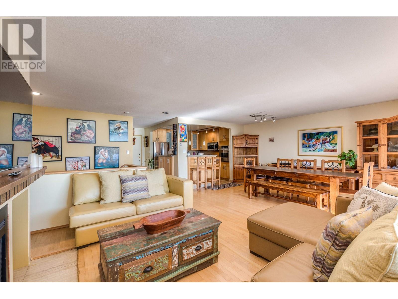 21 2235 Folkestone Way, West Vancouver, British Columbia  V7S 2Y6 - Photo 2 - R2854104