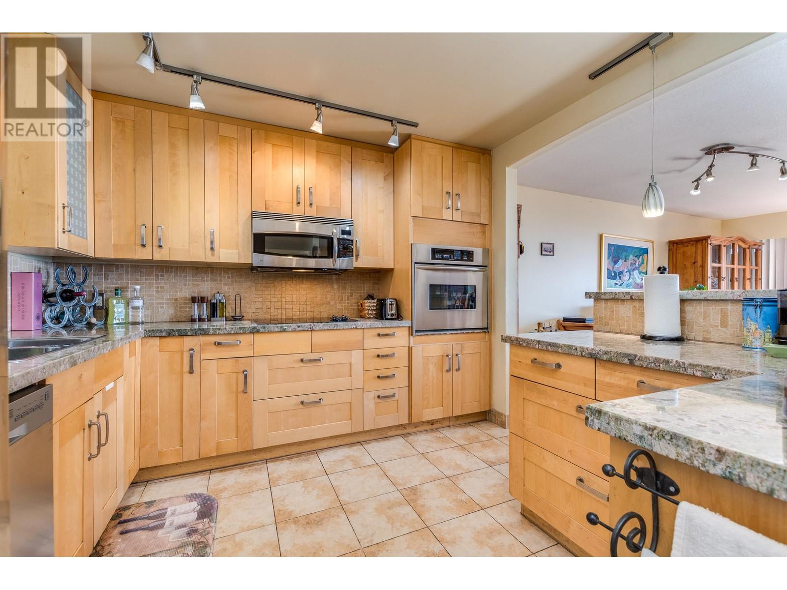 21 2235 Folkestone Way, West Vancouver, British Columbia  V7S 2Y6 - Photo 8 - R2854104
