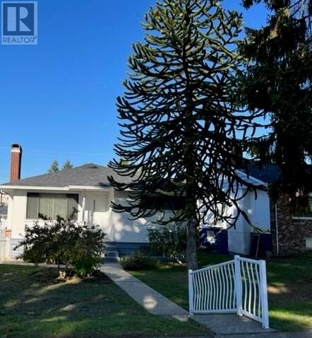 3737 Kincaid Street, Burnaby, British Columbia  V5G 1V4 - Photo 2 - R2854067