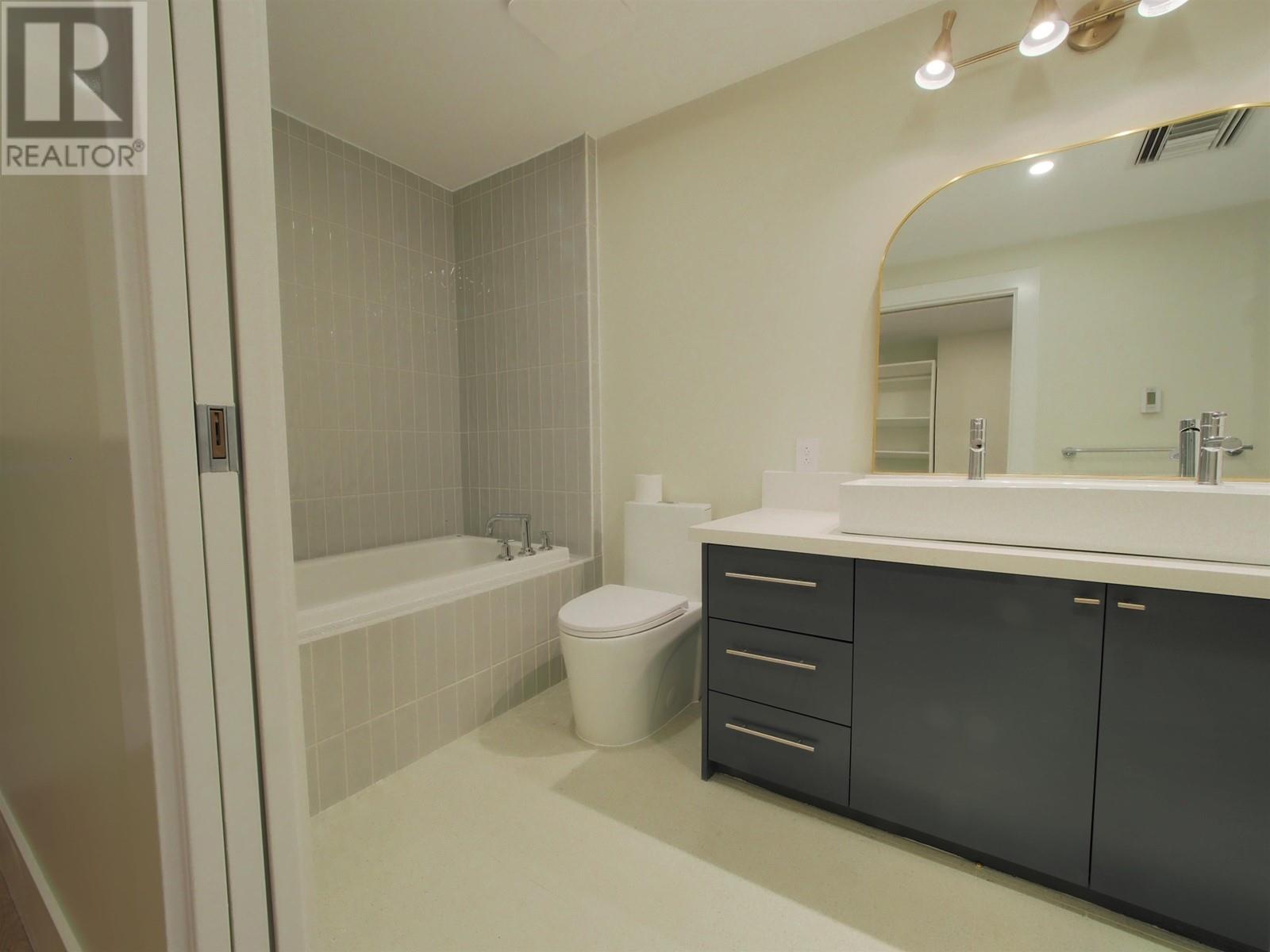 628 Kinghorne Mews, Vancouver, British Columbia  V6Z 3H6 - Photo 9 - R2854094