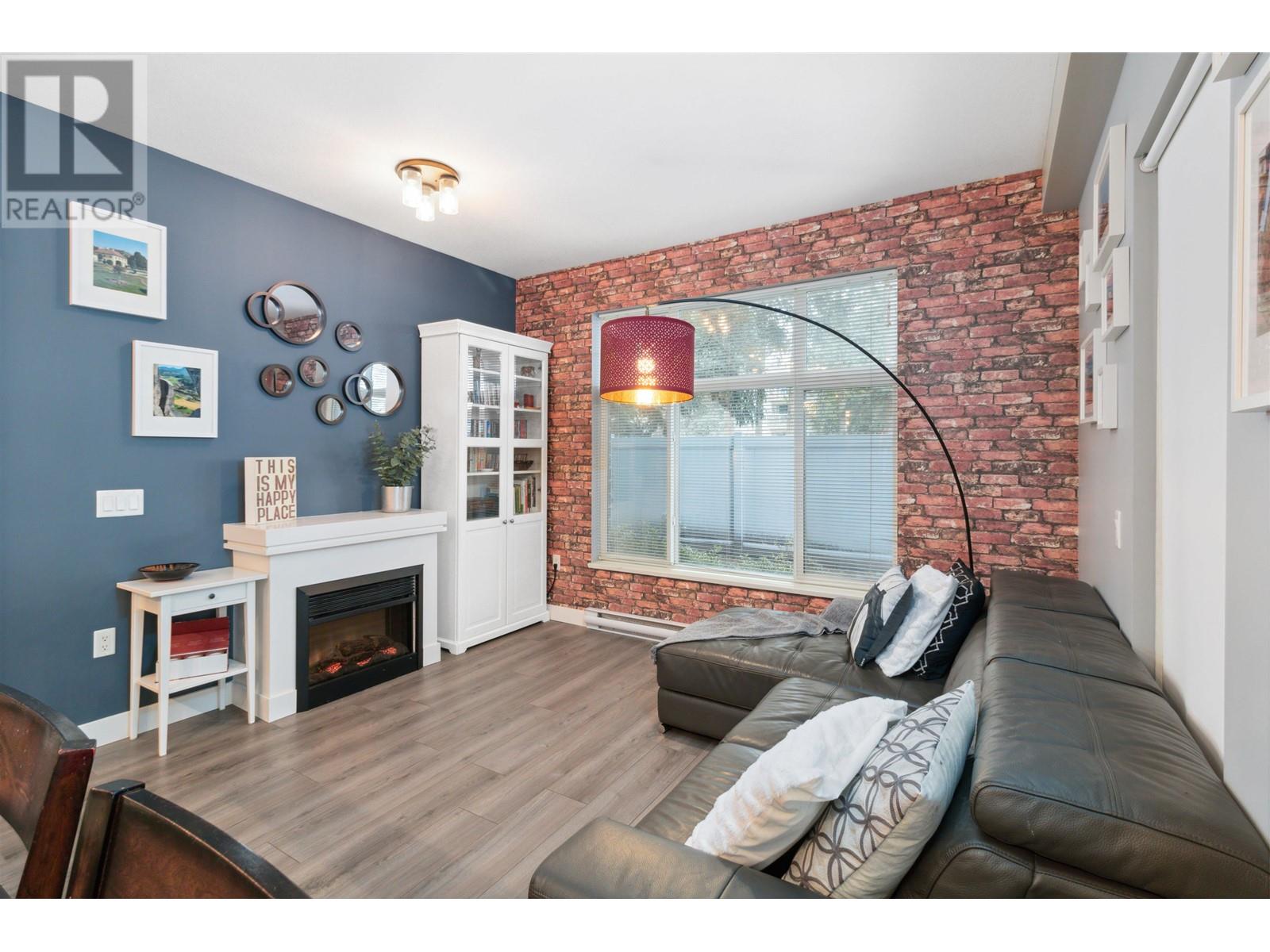 110 11950 Harris Road, Pitt Meadows, British Columbia  V3Y 0B7 - Photo 1 - R2854186