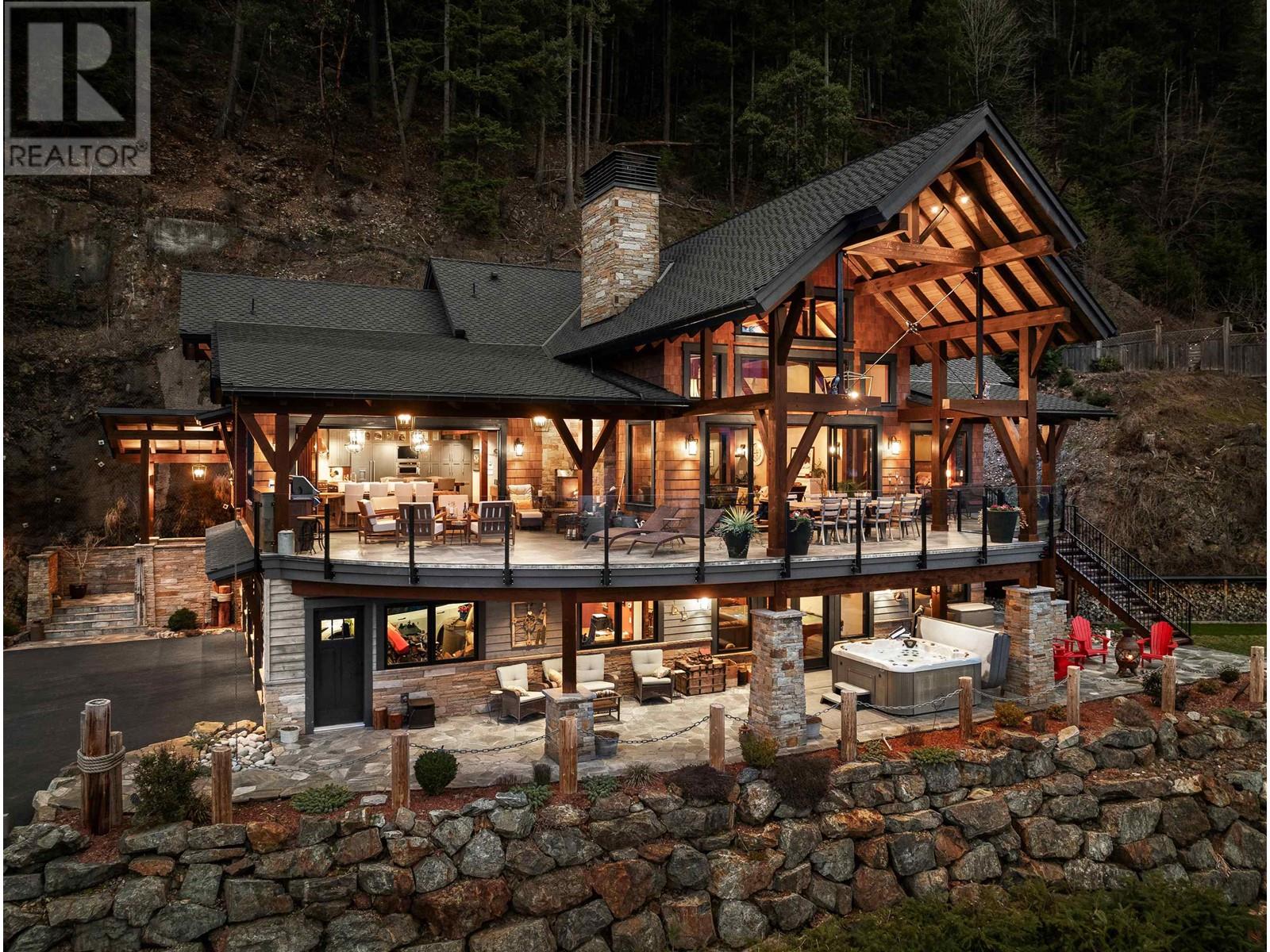 800 Taylor Road, Bowen Island, British Columbia  V0N 1G1 - Photo 2 - R2854159