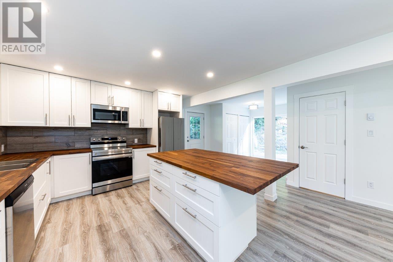 1213 Adams Road, Bowen Island, British Columbia  V0N 1G2 - Photo 5 - R2854193