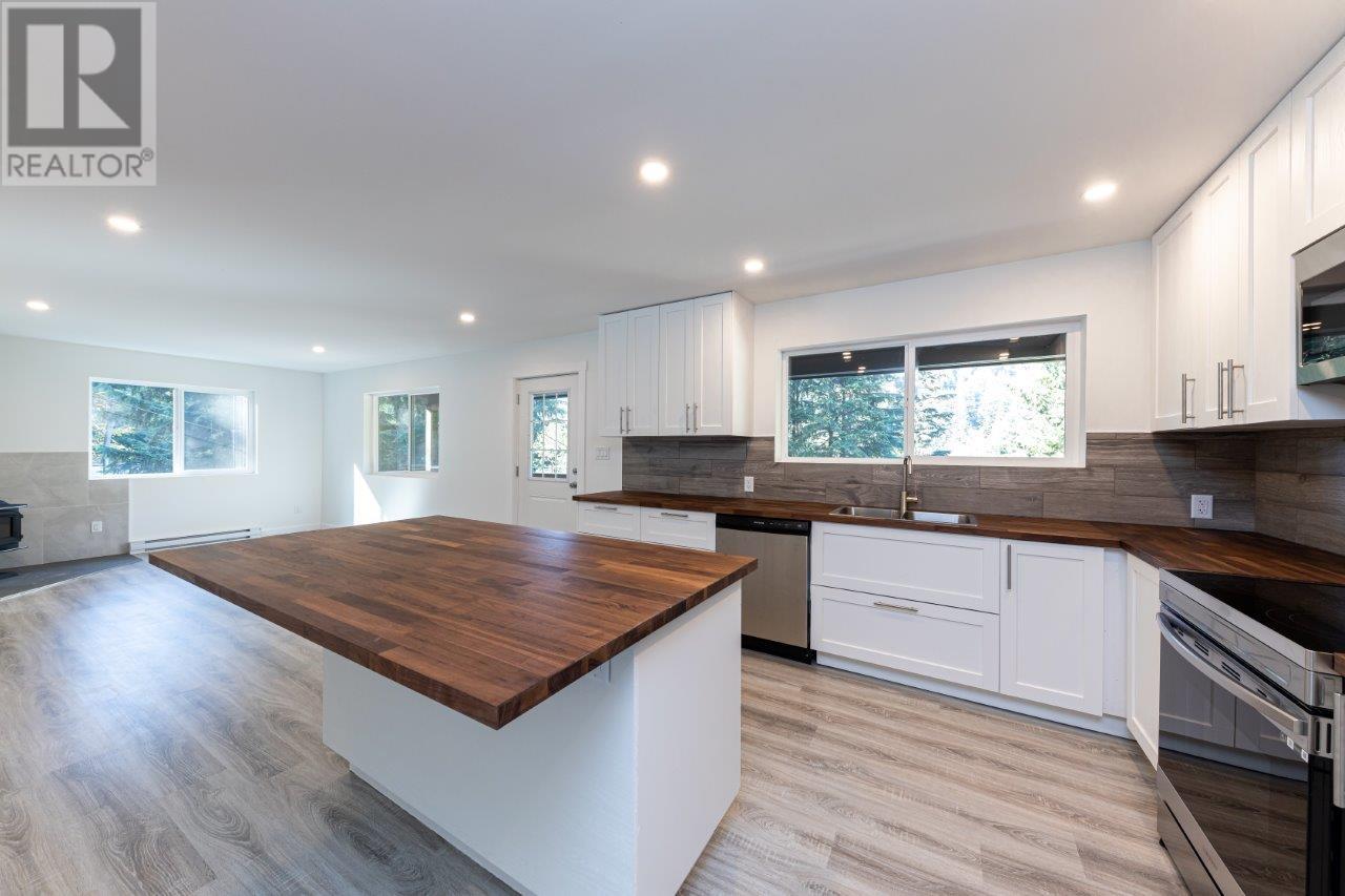 1213 Adams Road, Bowen Island, British Columbia  V0N 1G2 - Photo 6 - R2854193