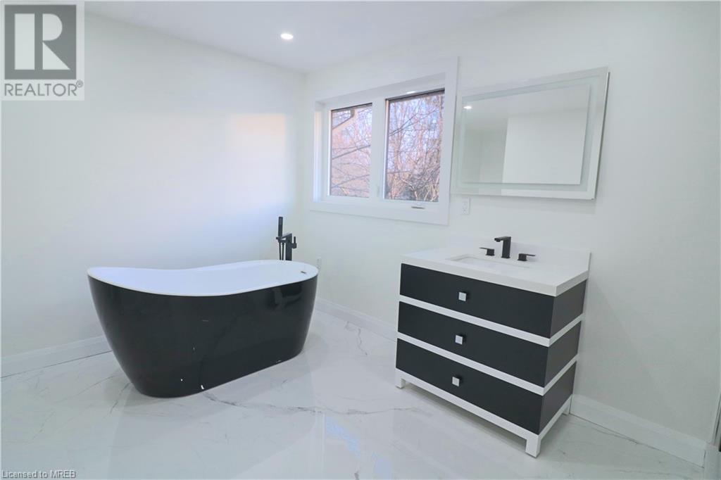 21 Westland Street, St. Catharines, Ontario  L2S 3T1 - Photo 15 - 40547089