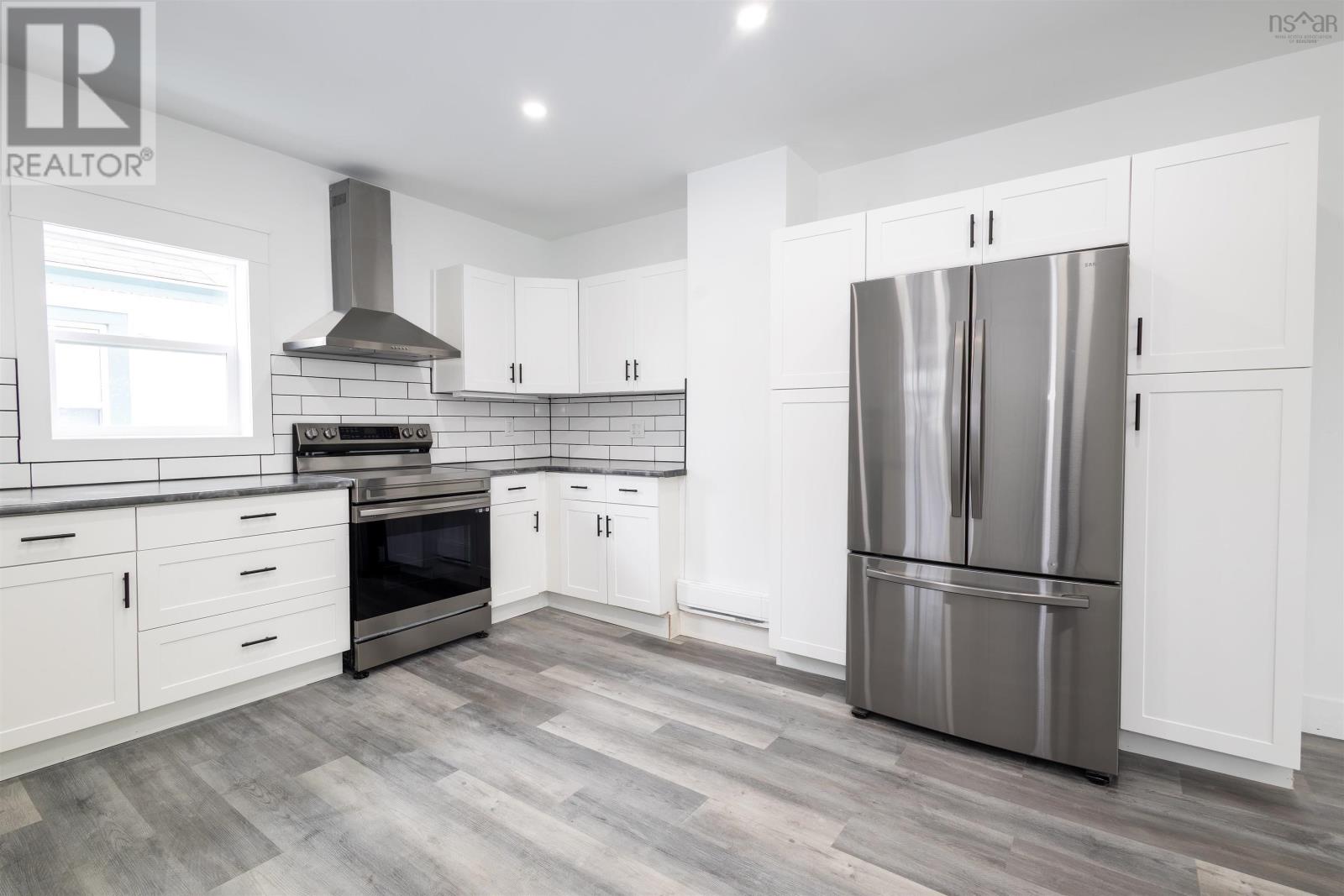 443 Bentinck Street, Sydney, Nova Scotia  B1S 2Y8 - Photo 3 - 202403580