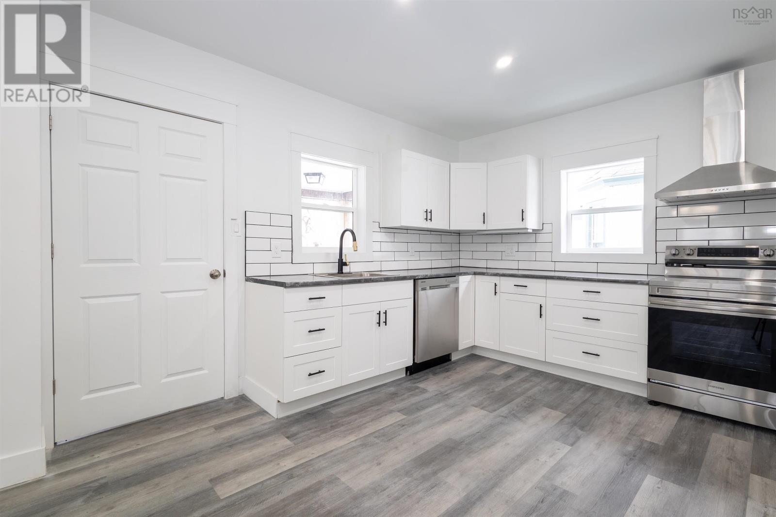 443 Bentinck Street, Sydney, Nova Scotia  B1S 2Y8 - Photo 4 - 202403580