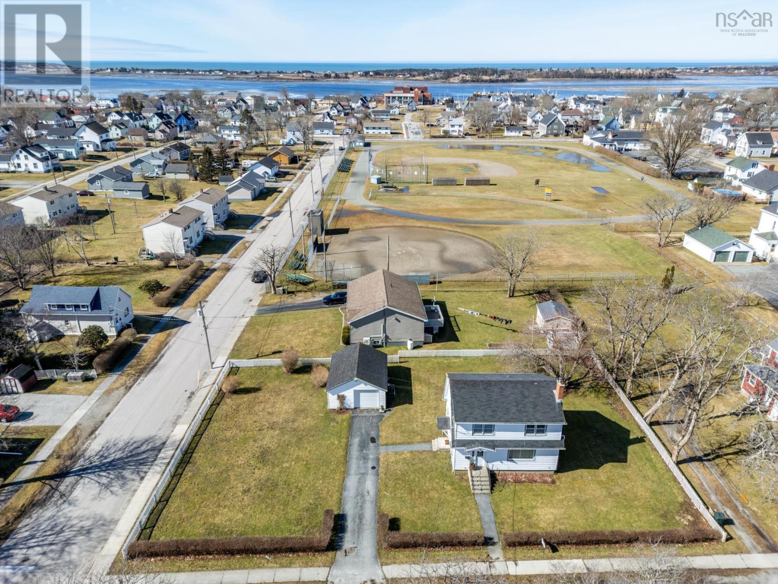 60 Green Street, Yarmouth, Nova Scotia  B5A 1Z5 - Photo 1 - 202403626