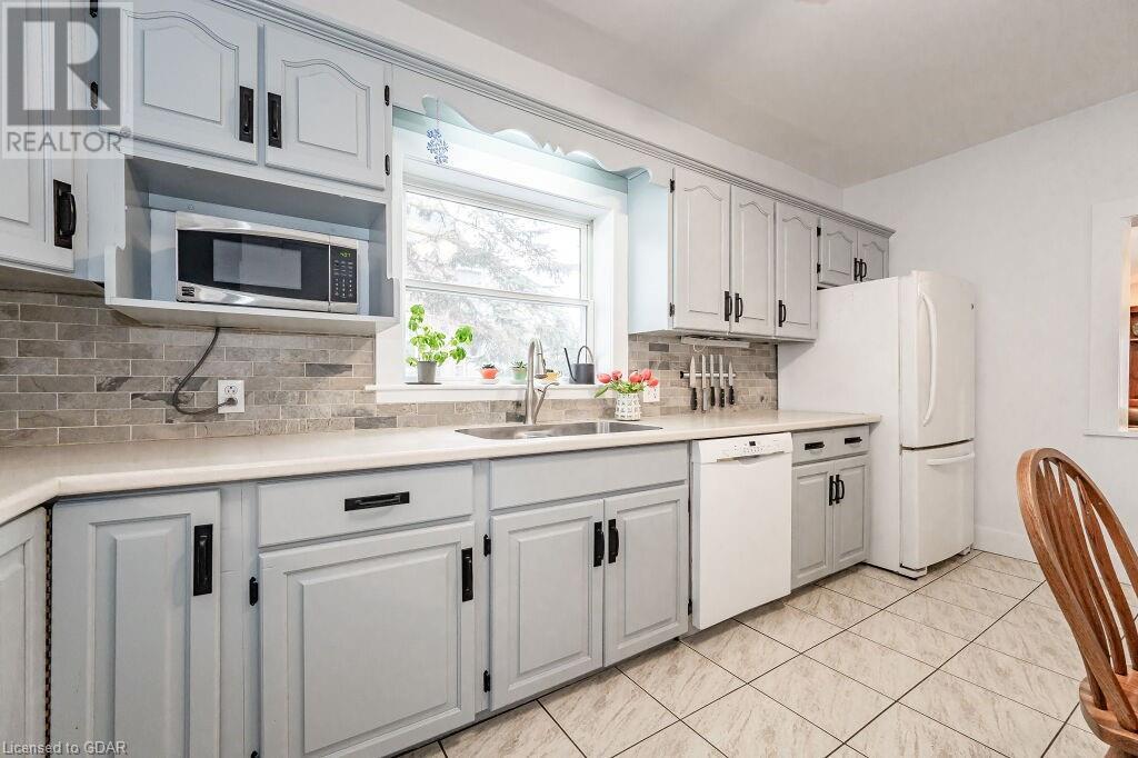 60 Queensway Drive, St. Jacobs, Ontario  N0B 2N0 - Photo 3 - 40546901