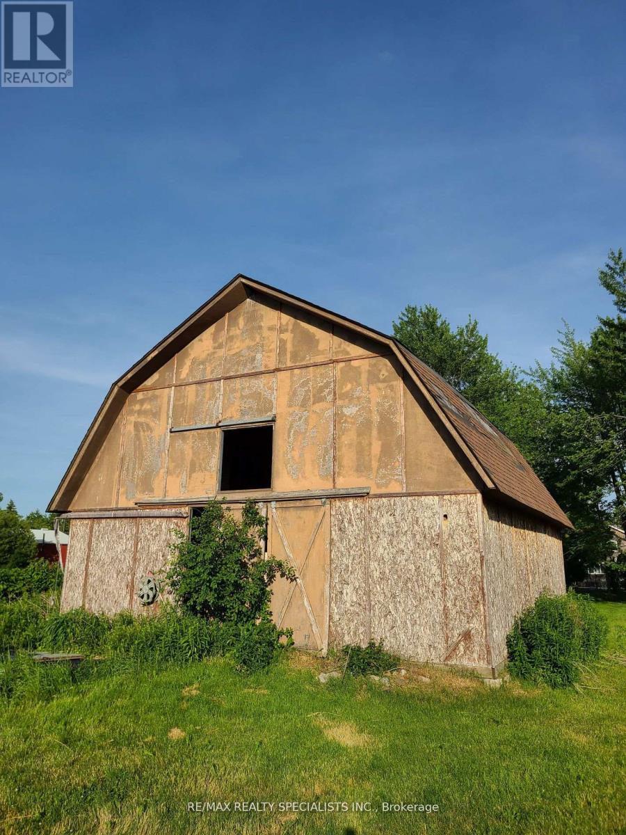 #barn -3708 Old School RdCaledon, Ontario  L7C 0W2 - Photo 2 - W8102494