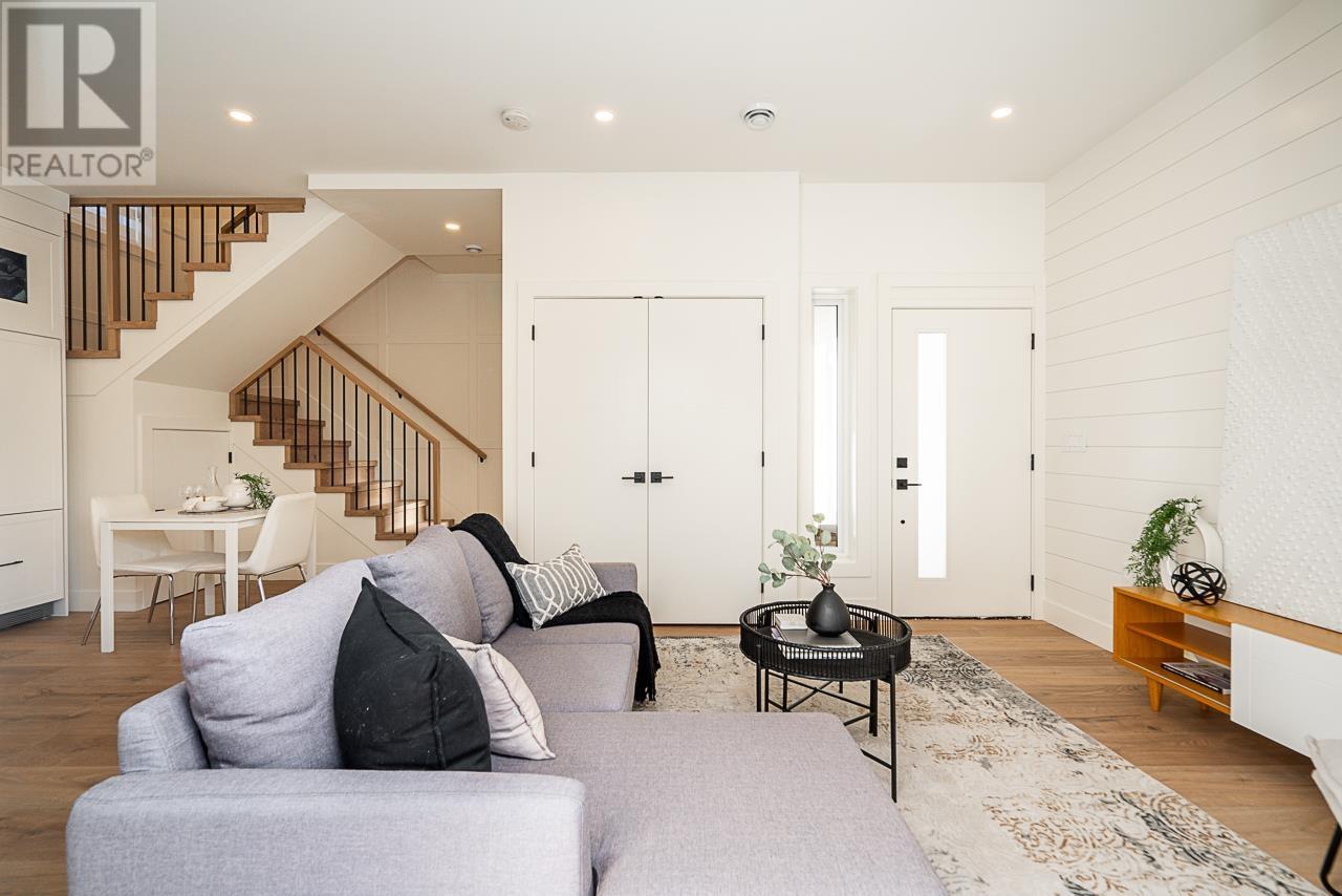 2 2794 Horley Street, Vancouver, British Columbia  V5R 4R8 - Photo 2 - R2854311