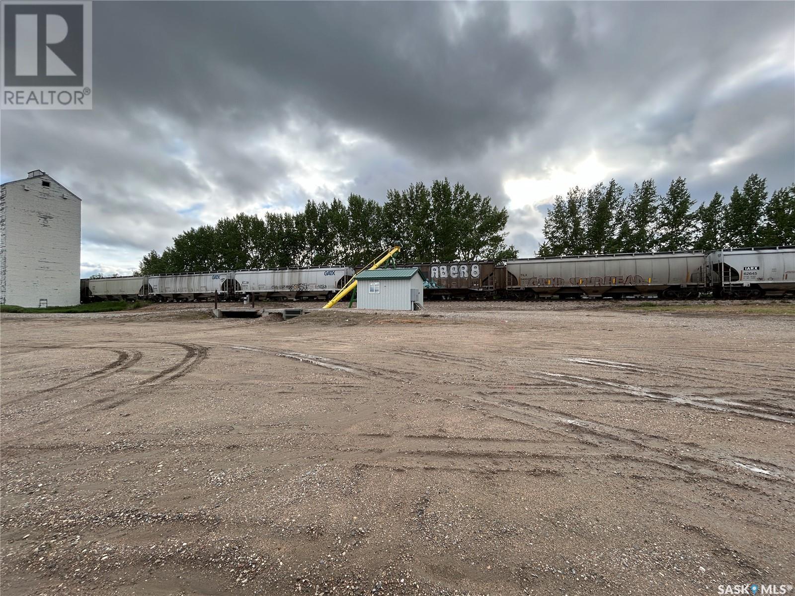 400 Railway Avenue E, Rosthern, Saskatchewan  S0K 3R0 - Photo 2 - SK960004