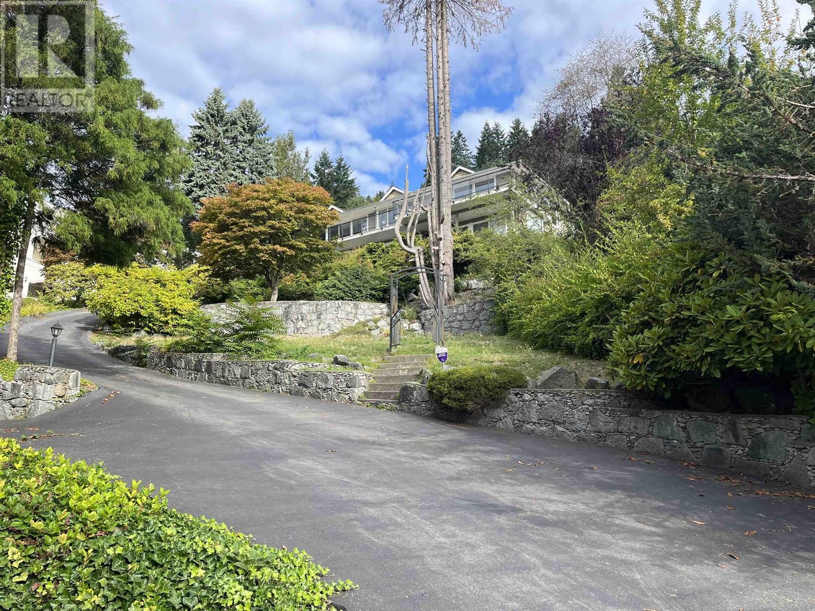 1119 Crestline Road, West Vancouver, British Columbia  V7S 2E3 - Photo 2 - R2854292