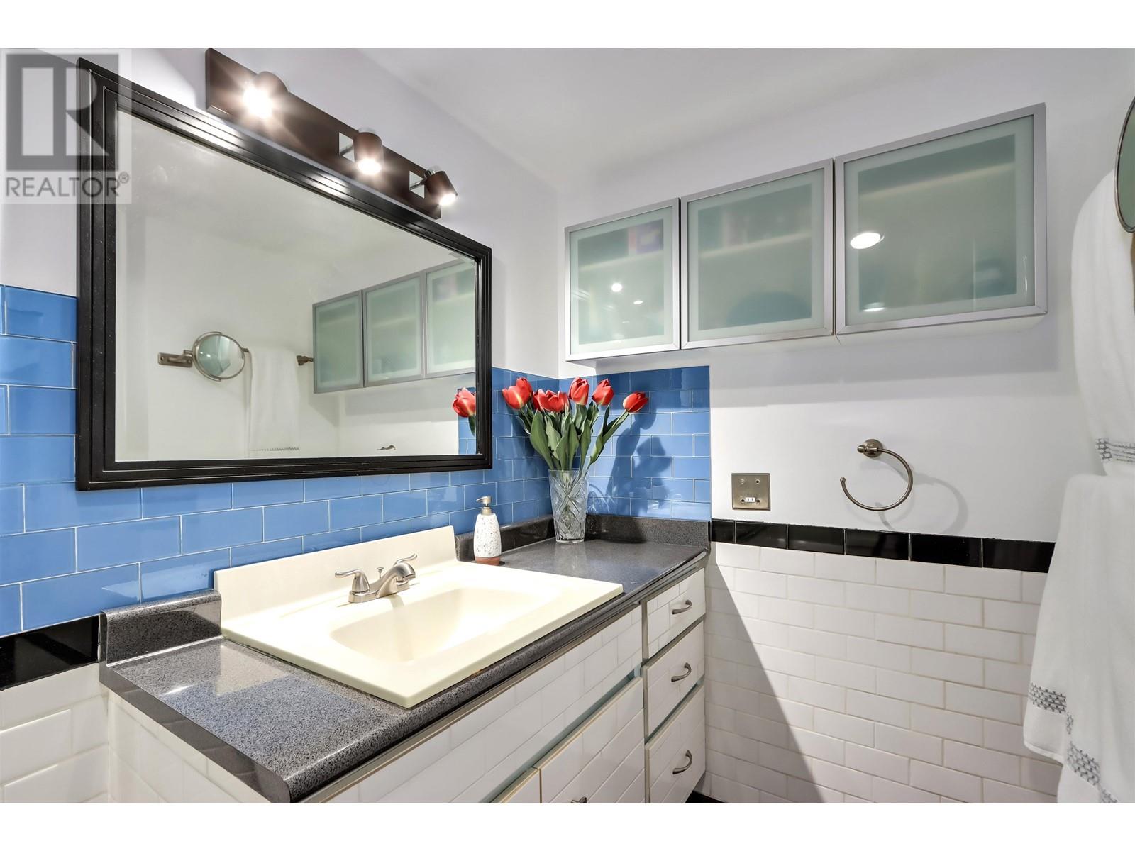 210 2020 Fullerton Avenue, North Vancouver, British Columbia  V7P 3G3 - Photo 19 - R2854478