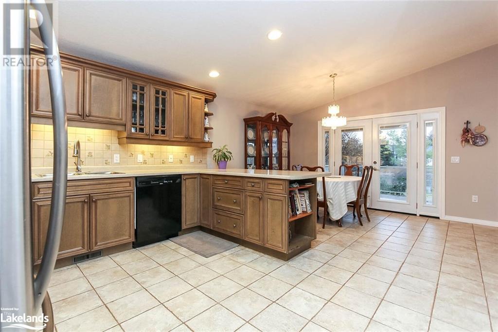 8 Pennsylvania Avenue, Wasaga Beach, Ontario  L9Z 3A8 - Photo 12 - 40546577