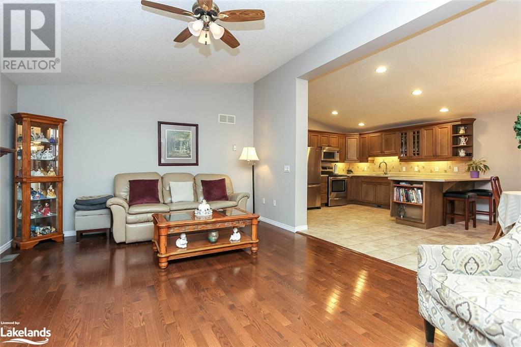 8 Pennsylvania Avenue, Wasaga Beach, Ontario  L9Z 3A8 - Photo 23 - 40546577