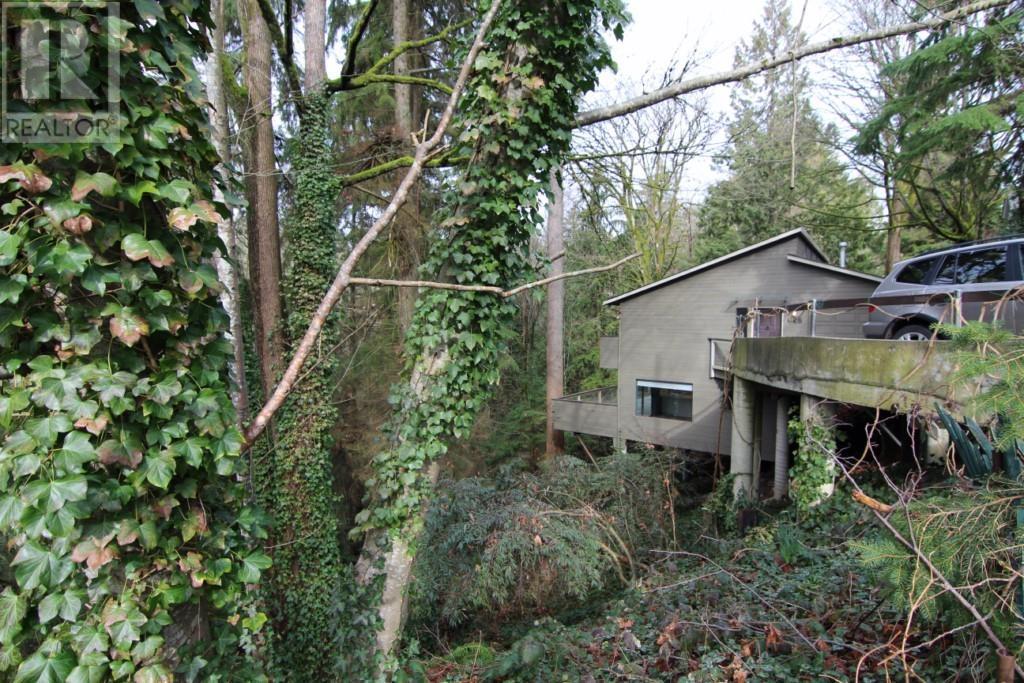 626 W 22nd Street, North Vancouver, British Columbia  V7M 2A7 - Photo 10 - R2854596