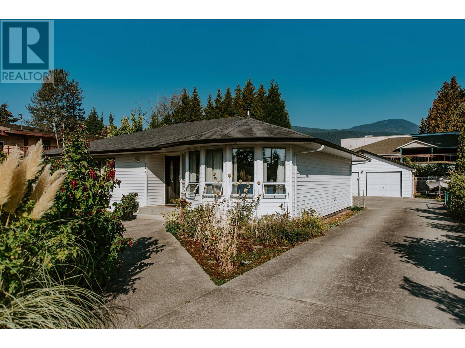 918 Davis Road, Gibsons, British Columbia  V0N 1V8 - Photo 39 - R2854601