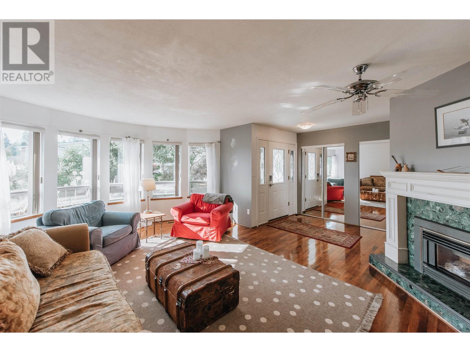 918 Davis Road, Gibsons, British Columbia  V0N 1V8 - Photo 4 - R2854601