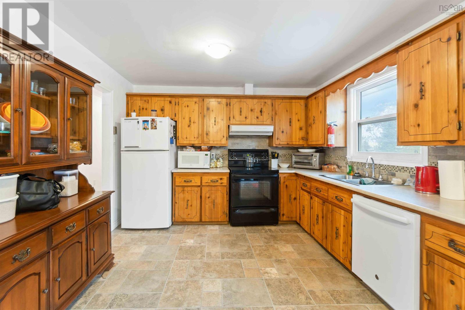 3275 Highway 1, Aylesford East, Nova Scotia  B0P 1C0 - Photo 4 - 202403719