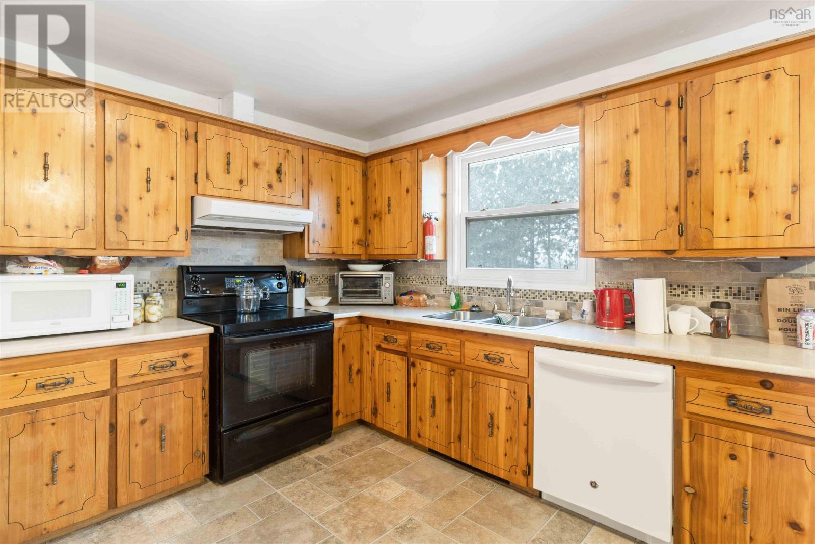 3275 Highway 1, Aylesford East, Nova Scotia  B0P 1C0 - Photo 6 - 202403719