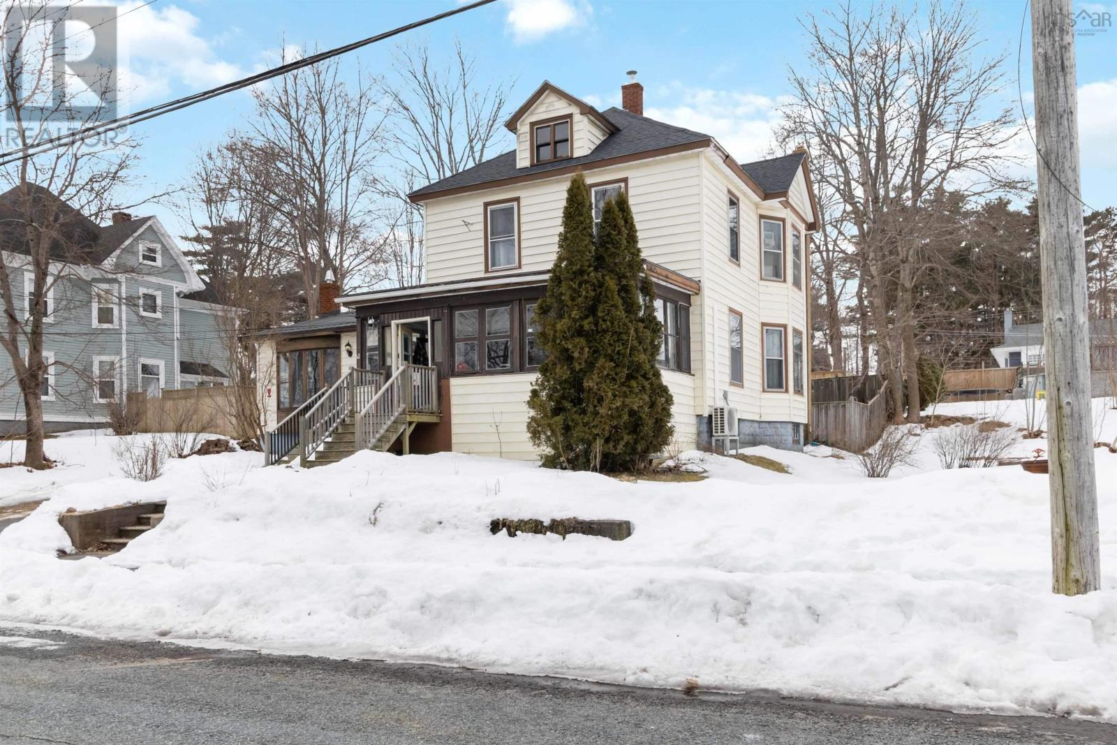 14 Scotia Street, Bridgewater, Nova Scotia  B4V 1E5 - Photo 2 - 202403706