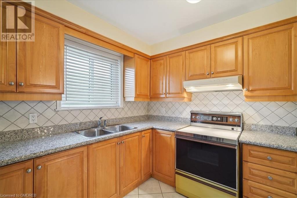 32 Killamarsh Drive, North York, Ontario  M3J 1J3 - Photo 9 - 40545866