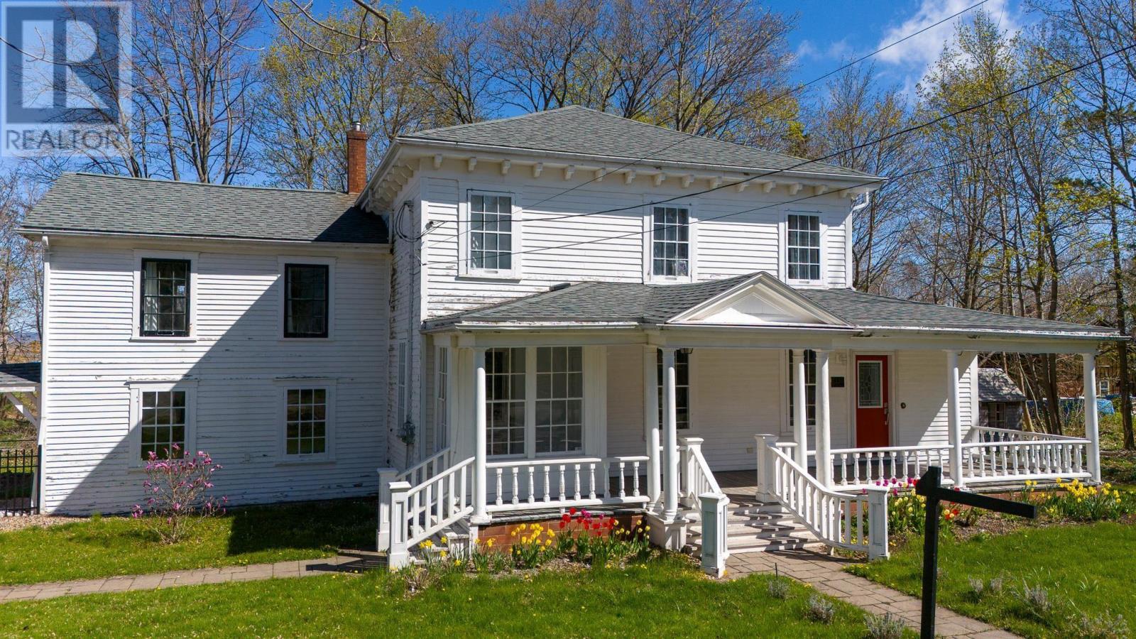 250 Main Street, Wolfville, Nova Scotia  B4P 1C4 - Photo 1 - 202403682