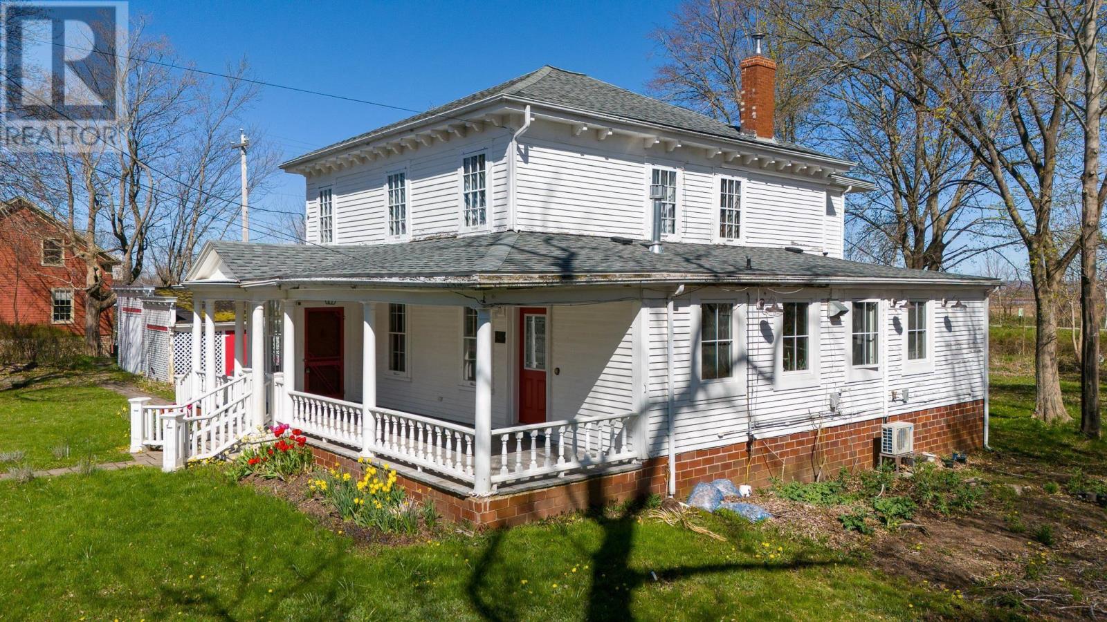 250 Main Street, Wolfville, Nova Scotia  B4P 1C4 - Photo 2 - 202403682