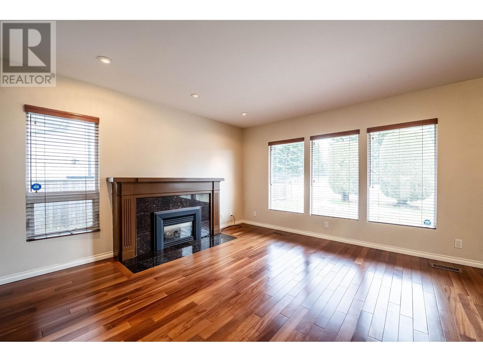 8607 10th Avenue, Burnaby, British Columbia  V3N 2S9 - Photo 2 - R2854714