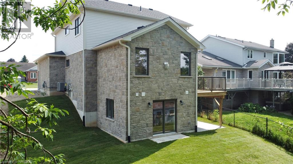 694 17th Street Crescent, Hanover, Ontario  N4N 3M3 - Photo 4 - 40546304