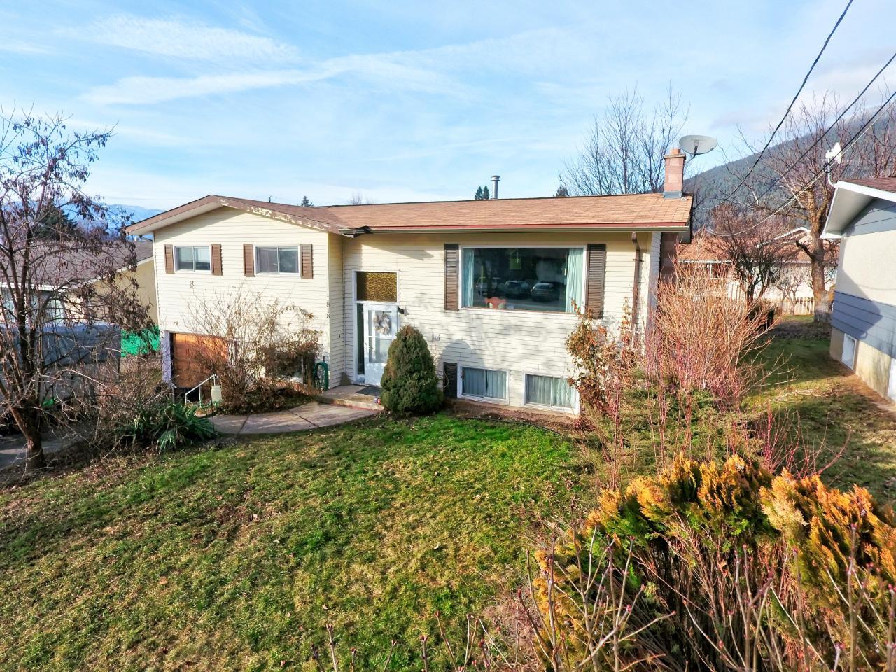 1818 ASH STREET, creston, British Columbia