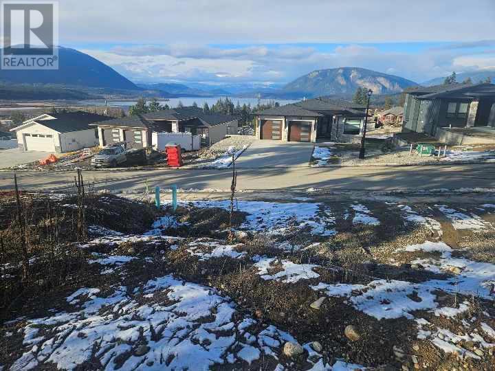 1060 16 Avenue Se, Salmon Arm, British Columbia  V1E 2R5 - Photo 2 - 10305589