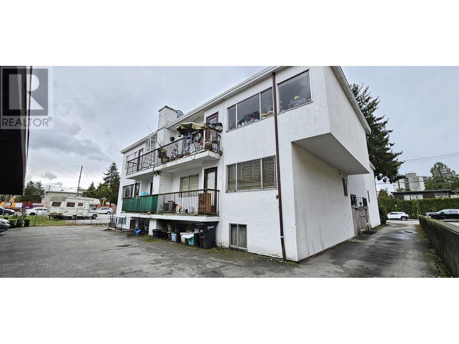 4271 Maywood Street, Burnaby, British Columbia  V5H 2J5 - Photo 3 - C8058012