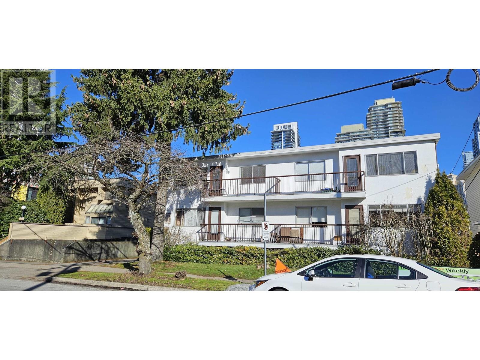 4271 Maywood Street, Burnaby, British Columbia  V5H 2J5 - Photo 2 - C8058012