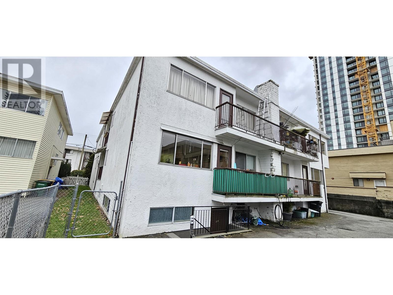 4271 Maywood Street, Burnaby, British Columbia  V5H 2J5 - Photo 5 - C8058012
