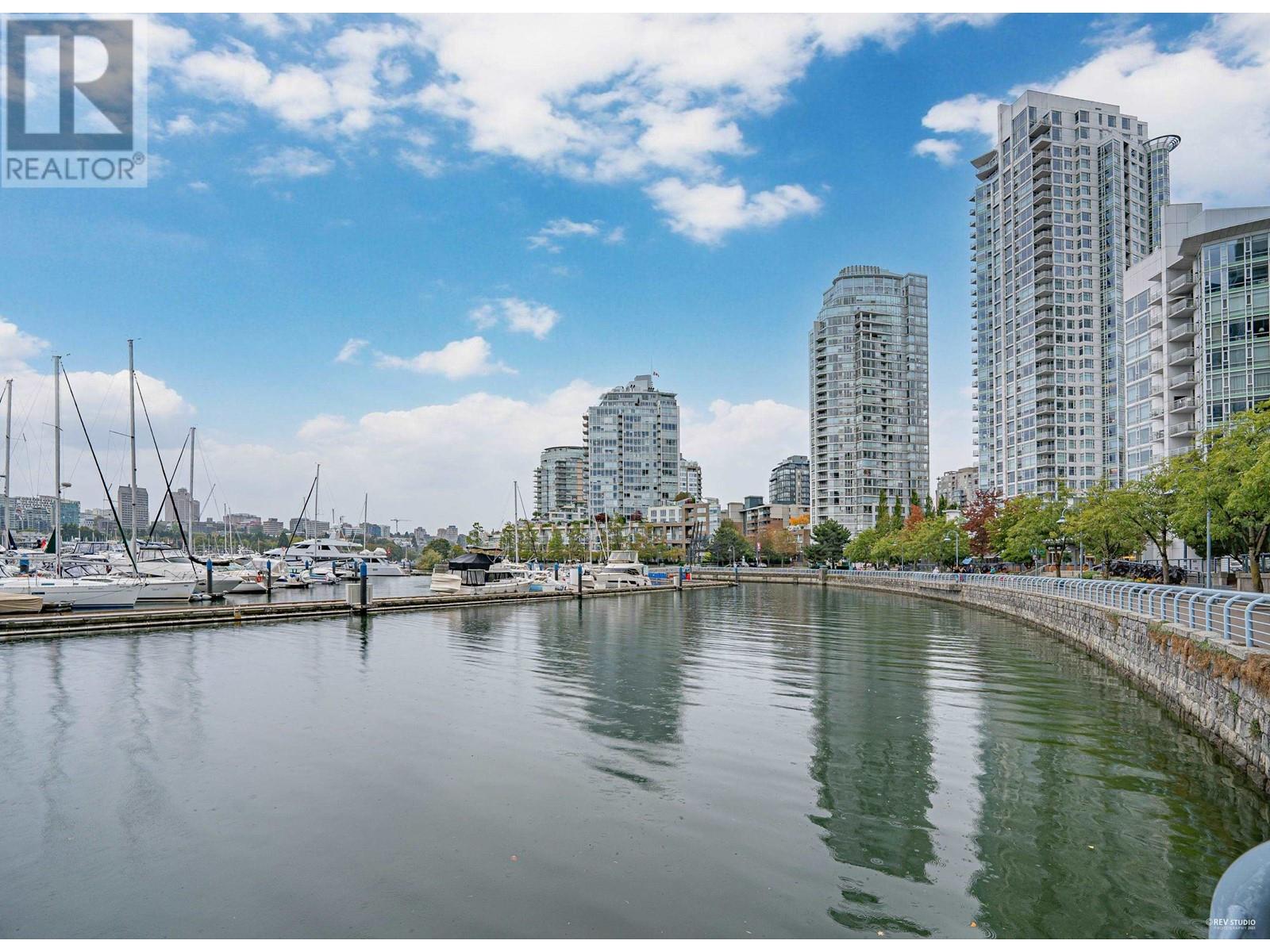 Listing Picture 33 of 38 : 2702 1067 MARINASIDE CRESCENT, Vancouver / 溫哥華 - 魯藝地產 Yvonne Lu Group - MLS Medallion Club Member