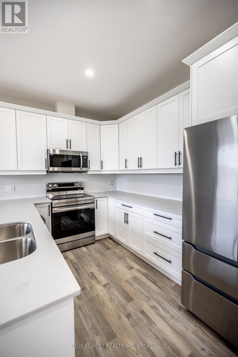 282 Main St, Southwest Middlesex, Ontario  N0L 1M0 - Photo 5 - X8109036