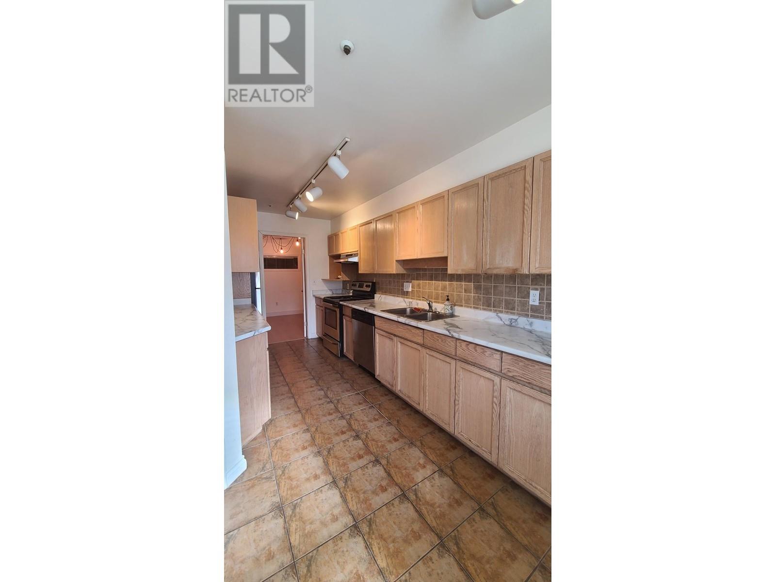 Listing Picture 4 of 22 : 102 2250 SE MARINE DRIVE, Vancouver / 溫哥華 - 魯藝地產 Yvonne Lu Group - MLS Medallion Club Member