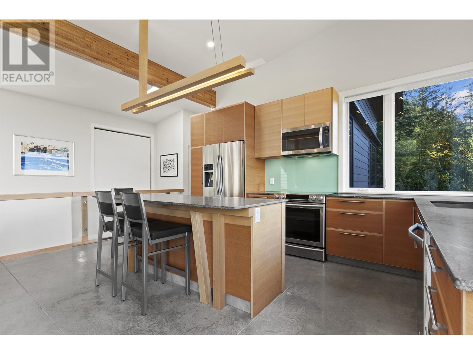 1135 Copper Drive, Britannia Beach, British Columbia  V8B 1J2 - Photo 2 - R2854766