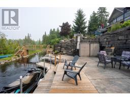 10 BAYVIEW DR