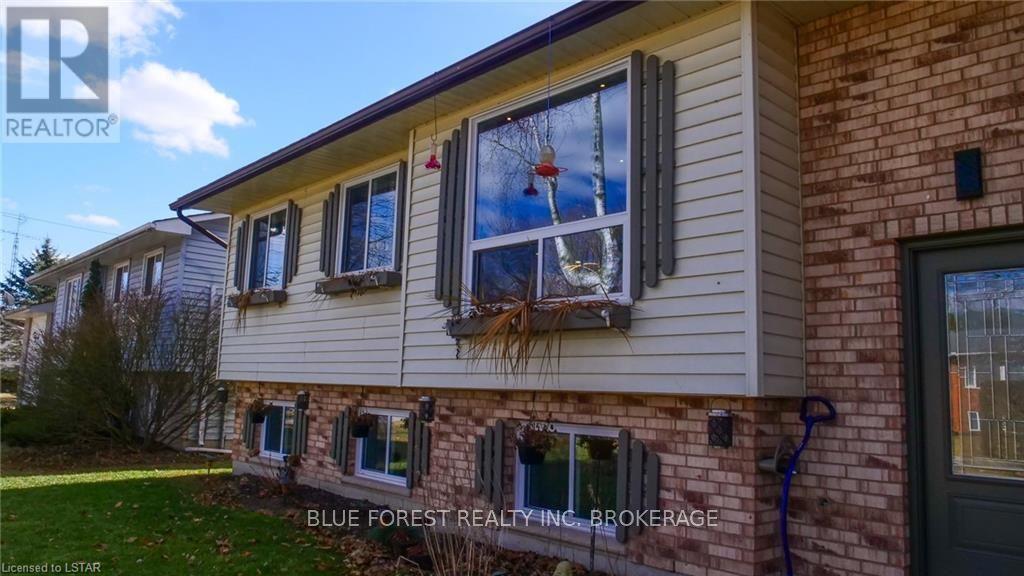 116 Angelo Dr, West Elgin, Ontario  N0L 2P0 - Photo 3 - X8114670