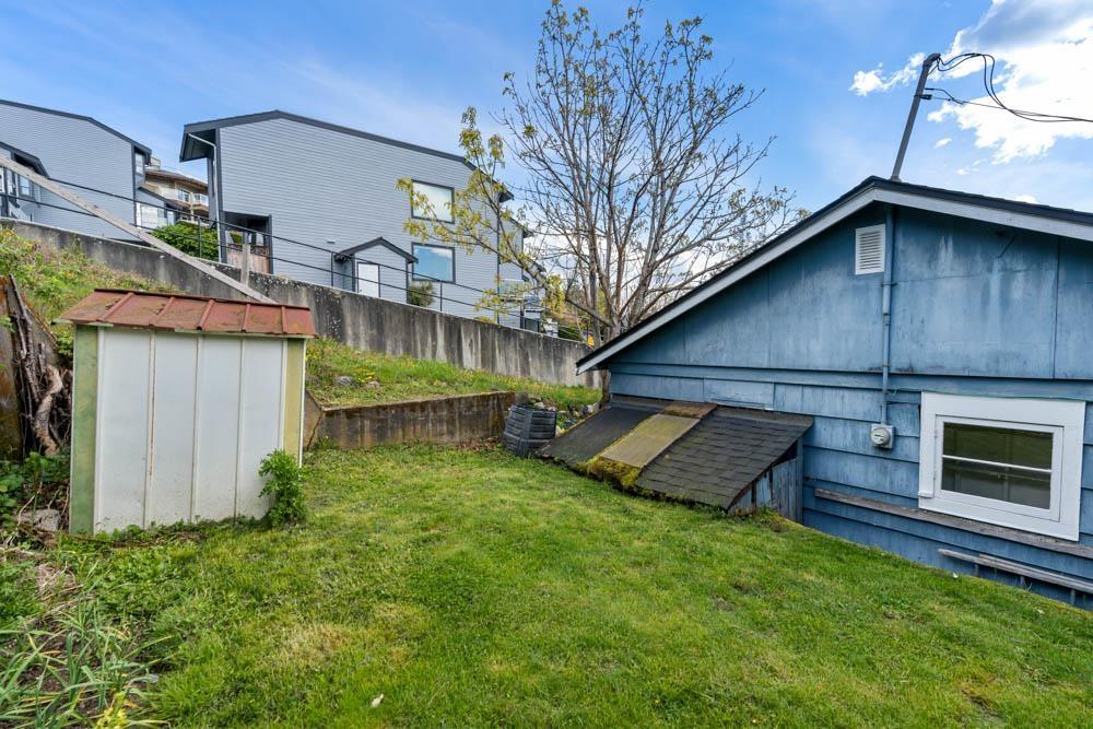 Listing Picture 8 of 27 : 14981 VICTORIA AVENUE, White Rock - 魯藝地產 Yvonne Lu Group - MLS Medallion Club Member