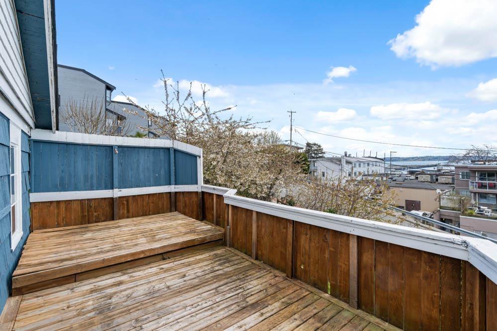 Listing Picture 11 of 27 : 14981 VICTORIA AVENUE, White Rock - 魯藝地產 Yvonne Lu Group - MLS Medallion Club Member