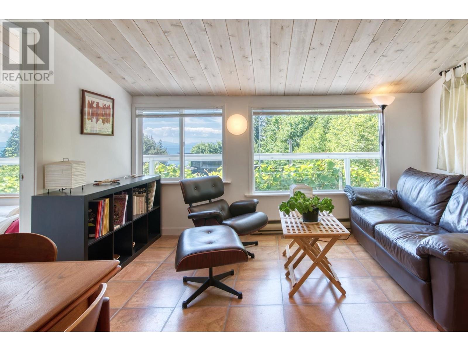 1664 Gower Point Road, Gibsons, British Columbia  V0N 1V5 - Photo 24 - R2855931