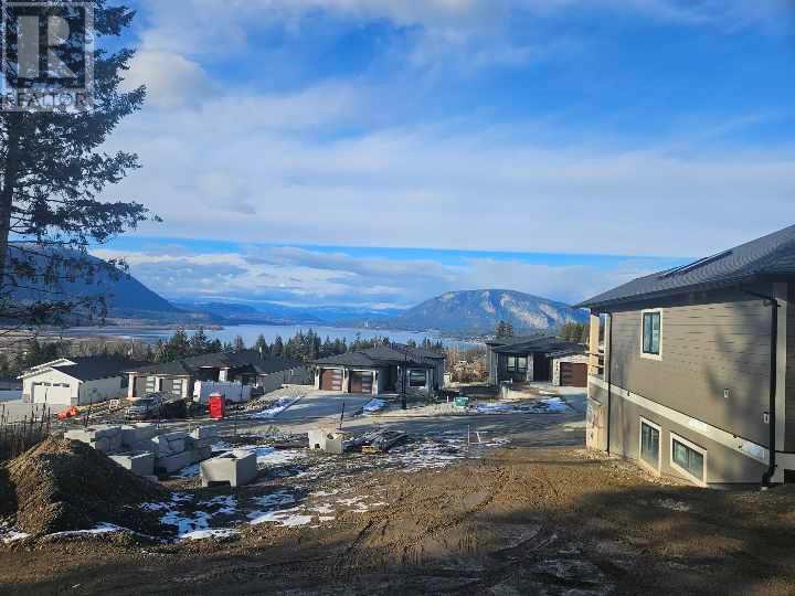 1060 16 Avenue Se, Salmon Arm, British Columbia  V1E 2R5 - Photo 1 - 10305589