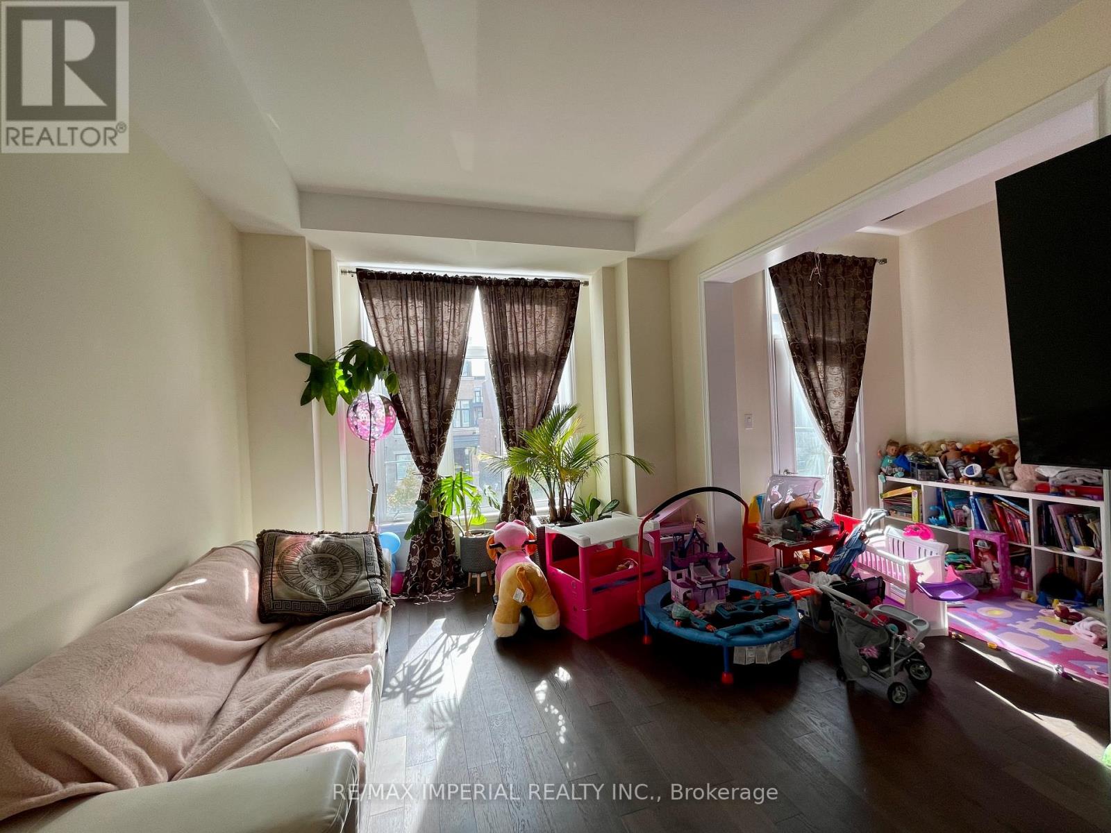 36 Carrville Woods Circ, Vaughan, Ontario  L6A 4Z6 - Photo 6 - N8117492