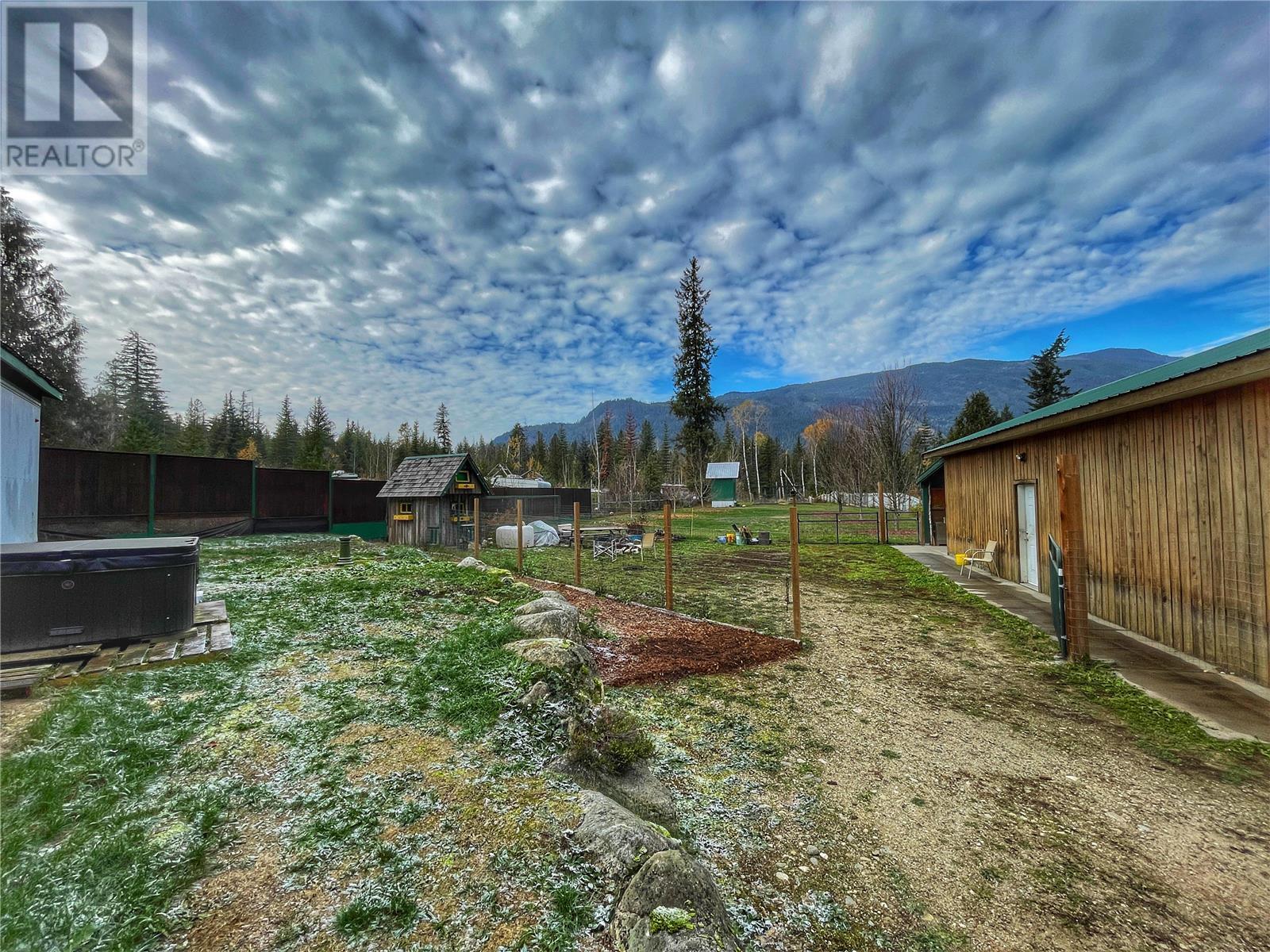 3279 Yard Creek Loop Road, Malakwa, British Columbia  V0E 2J0 - Photo 33 - 10287937