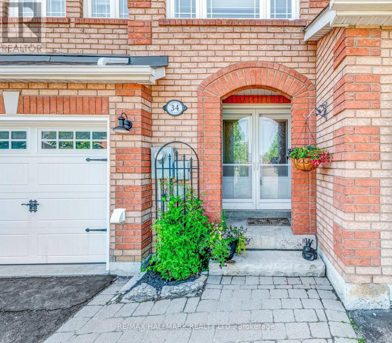 34 Giancola Cres, Vaughan, Ontario  L6A 2W7 - Photo 4 - N8118096